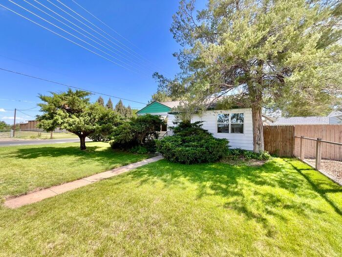Primary Photo - Cozy 2 bed 1 bath Home with Fenced Yard!