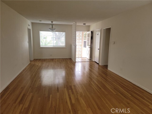 Foto del edificio - 13203 S Isis Ave