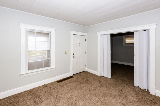 Foto del edificio - 9903 Sladden Ave