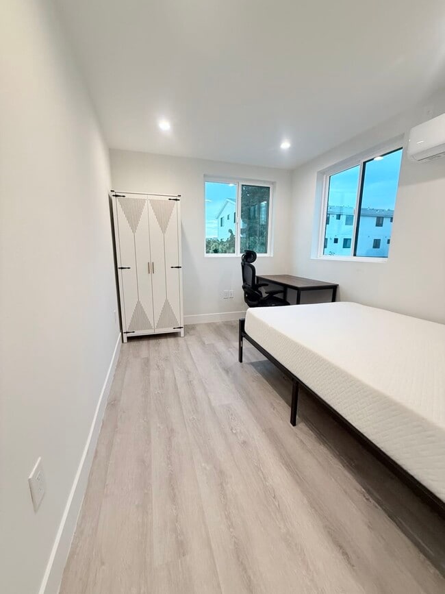 Foto del edificio - 1415 W 35th Pl