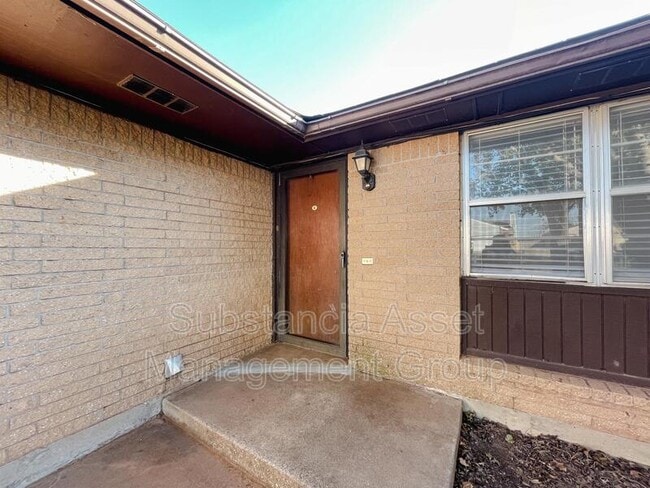 Building Photo - 1006 Swan Lake Ct