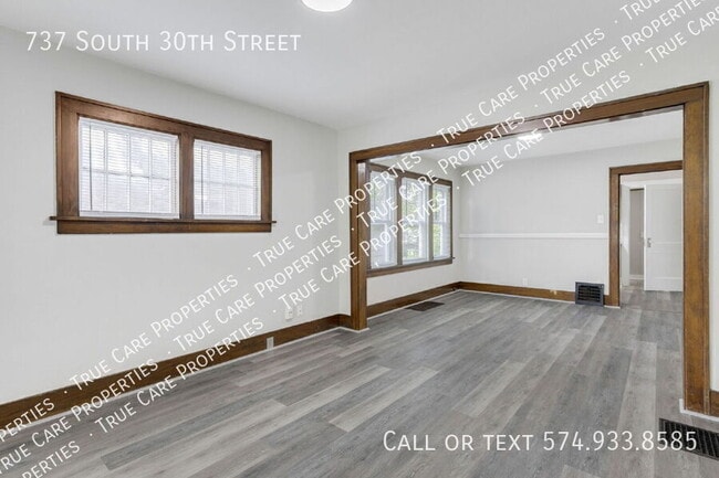 Building Photo - 737 S 30th St