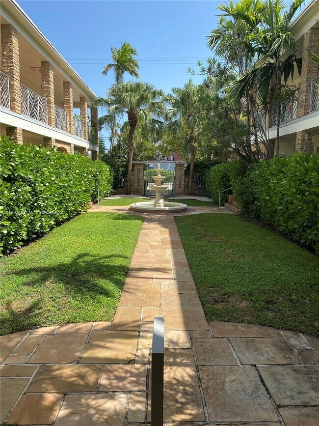 Foto del edificio - 2131 Calais Dr