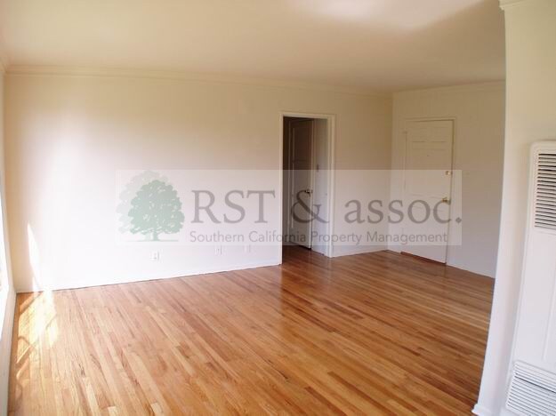 Foto del edificio - 3186 S Barrington Ave