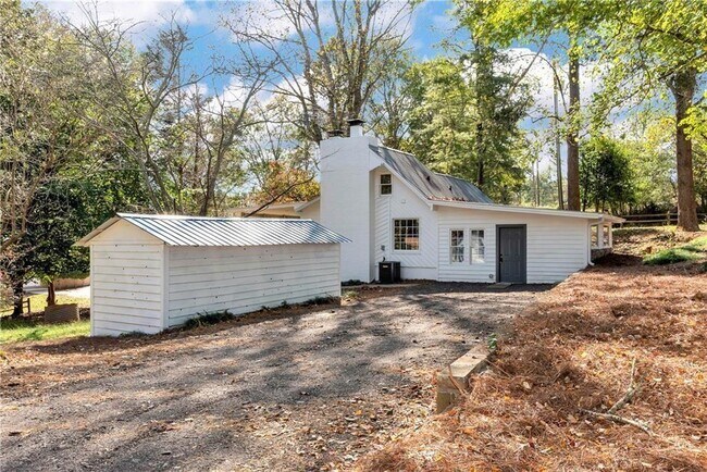 Building Photo - 75 Lake Dr