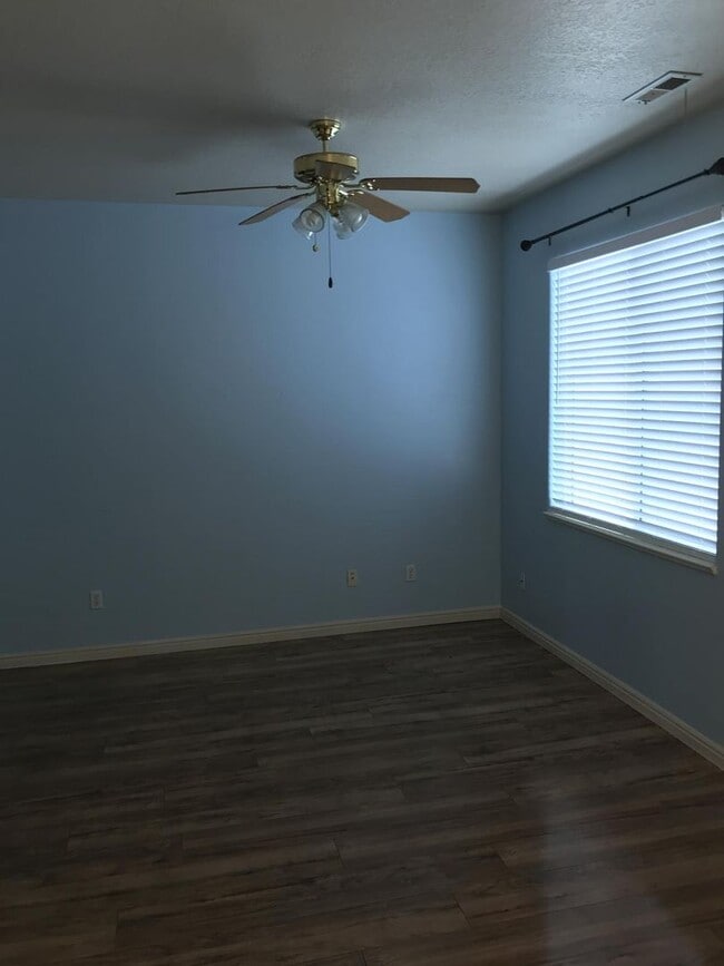 Building Photo - 808 S 150 E