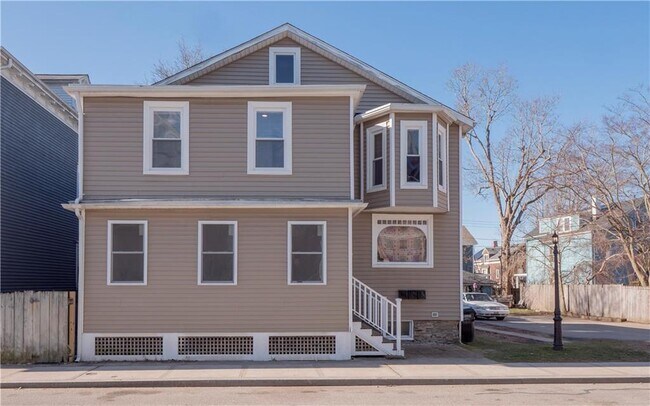 Building Photo - 8 Pleasant St