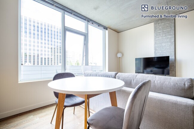 Foto del edificio - 11011 NE 9th St