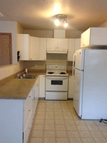 Building Photo - 10019 - 108th Avenue Unit C