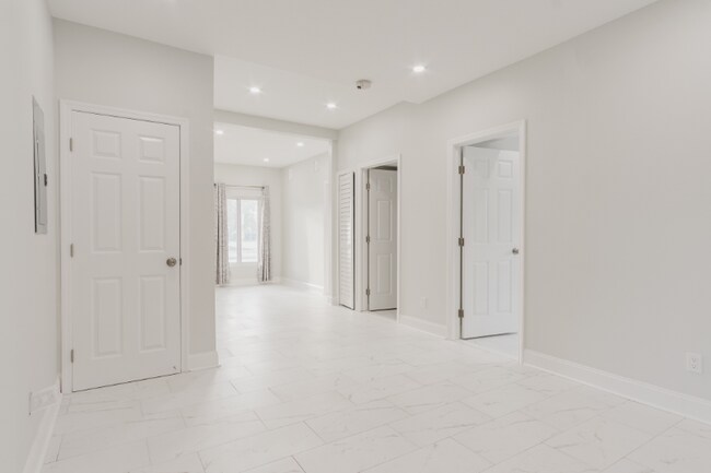 Building Photo - 596 34th St