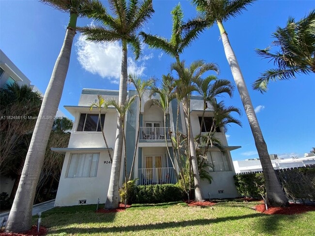 Foto del edificio - 9248 Collins Ave