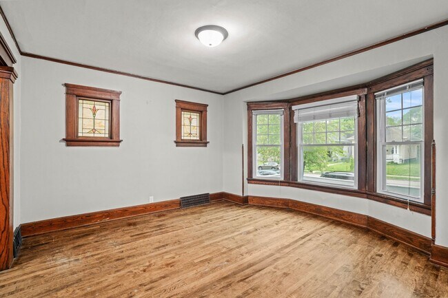 Foto del edificio - Oakland Upper Flat near campus