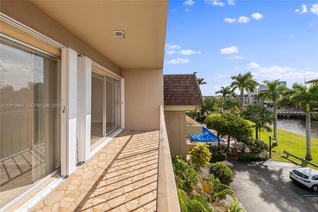 Foto del edificio - 7900 Camino Cir