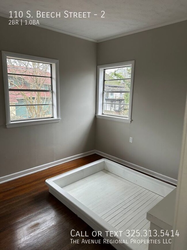 Building Photo - 2 Bedroom 1 Bath Unit