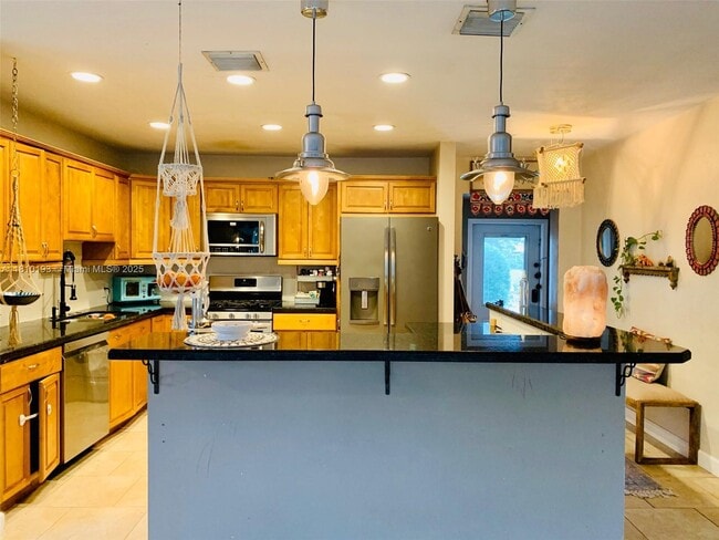 Building Photo - 9910 Bahama Dr