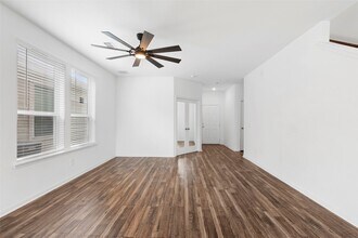 Building Photo - 5730 Finely Run St