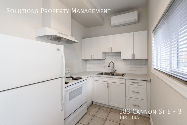 Photo du bâtiment - Freshly Renovated 1 Bedroom Available NOW!