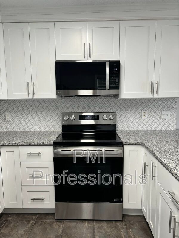 Building Photo - 1535 Rochester Dr