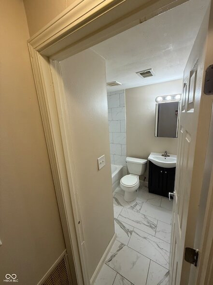 Foto del edificio - 10633 Central Ave