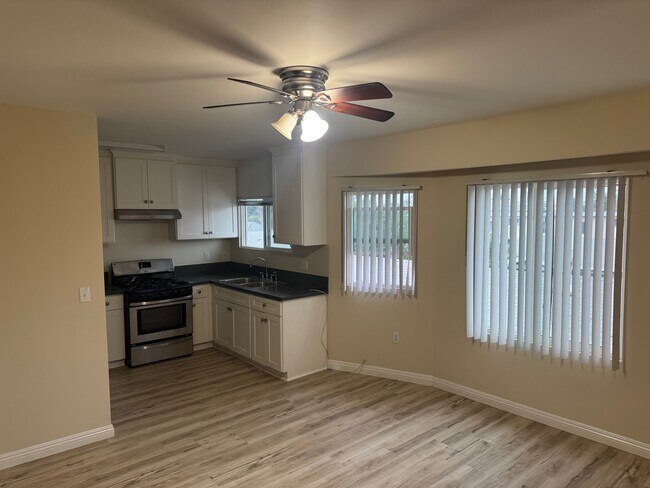 Foto del edificio - 4433 3/4 Towne Ave