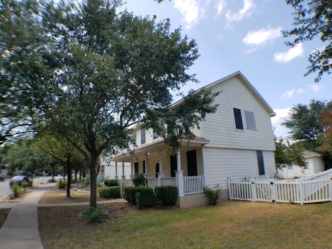 Building Photo - Plum Creek 4 bed Newly Painted