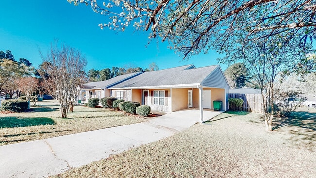 Building Photo - 101 Queens Ct