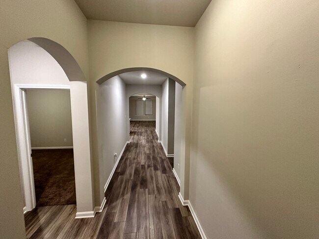 Entry - 412 Oak Haven Ct