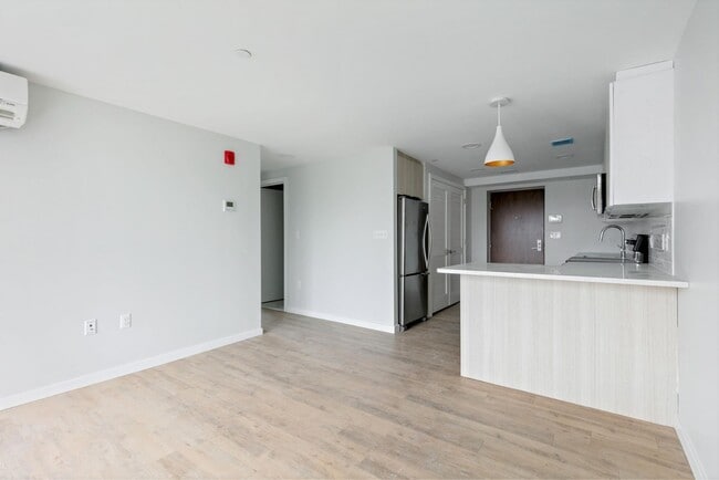 Building Photo - 10 Soden St