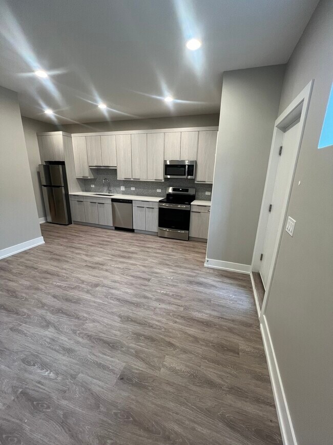 Foto del edificio - 6545 S Langley Ave