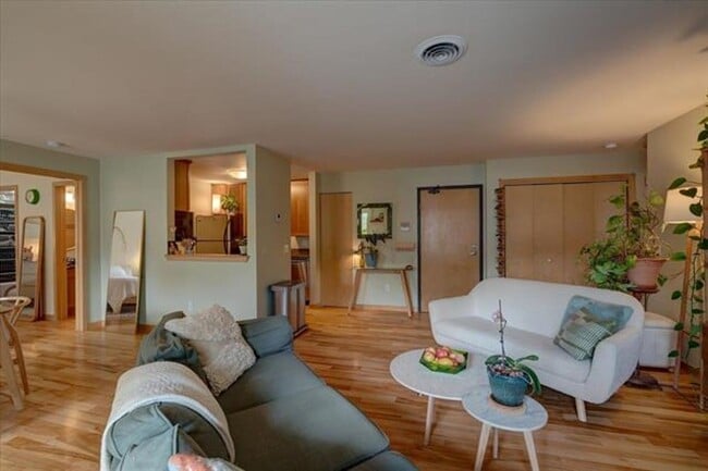 Building Photo - 2 Bedroom with Den