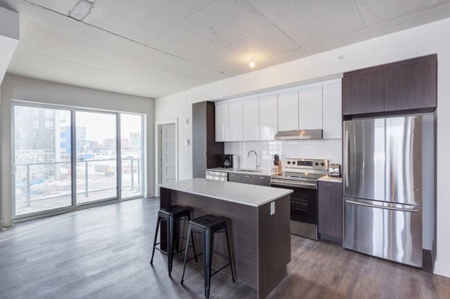 Building Photo - 3075 Promenade du Quartier-Saint-Martin