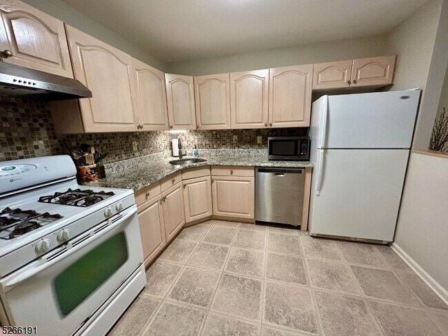 Foto del edificio - 31 Maple Ln