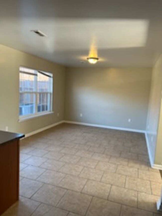 Foto del edificio - 16298 Holy Cross Ln