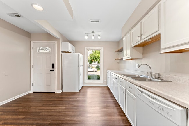 Building Photo - 503 Nebraska Cir