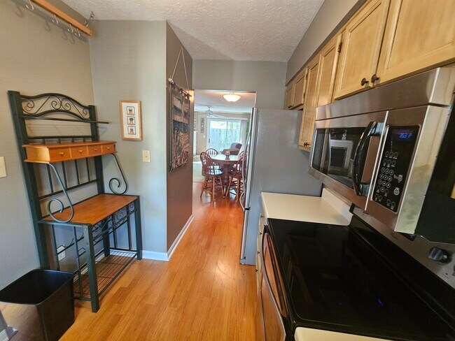 Foto del edificio - 830 44th Ave N