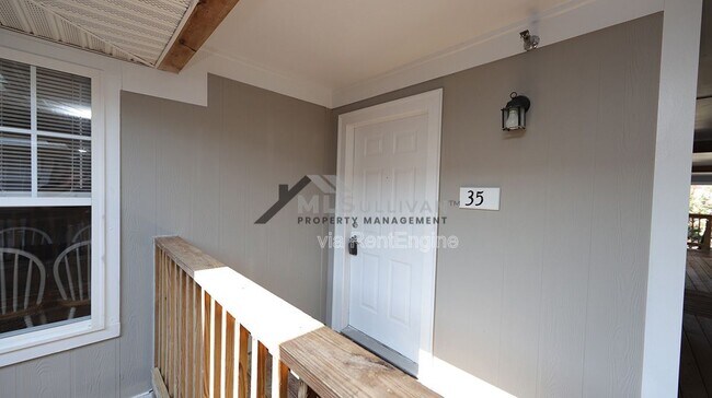 Foto del edificio - 929 Morreene Rd