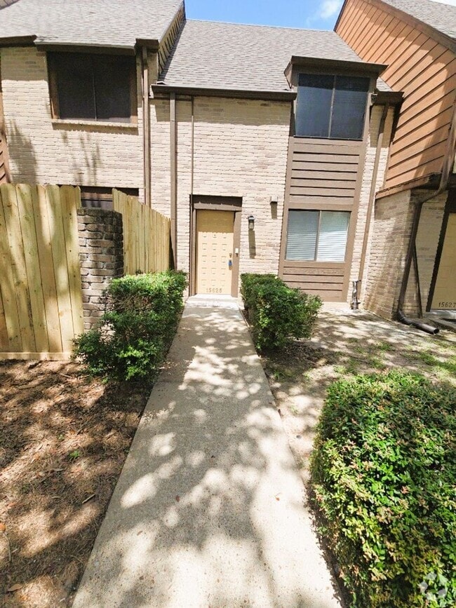 Building Photo - 15625 Weldon Dr