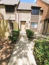 Building Photo - 15625 Weldon Dr