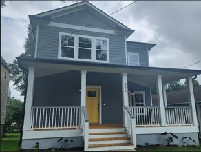 Building Photo - 435 Elm St NW