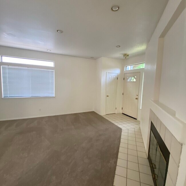 Building Photo - 3bd/2ba home for rent in Sacramento!