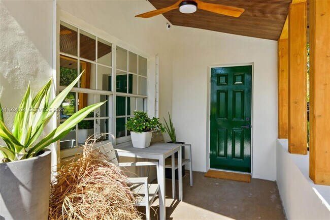 Building Photo - 1363 Biarritz Dr