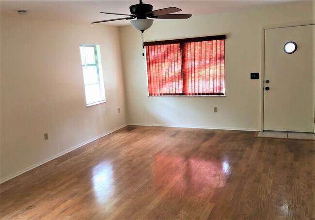 Foto del edificio - 2387 Datura St