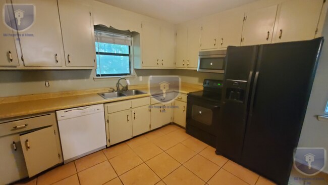 Building Photo - 1023 Sourwood Ct