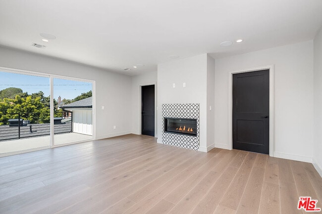 Building Photo - 4963 N Clybourn Ave