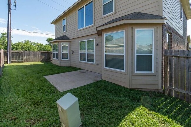 Building Photo - 1043 Sarena Ct