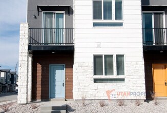 Building Photo - 1057 W 400 S Building Photo - 1057 W 400 S