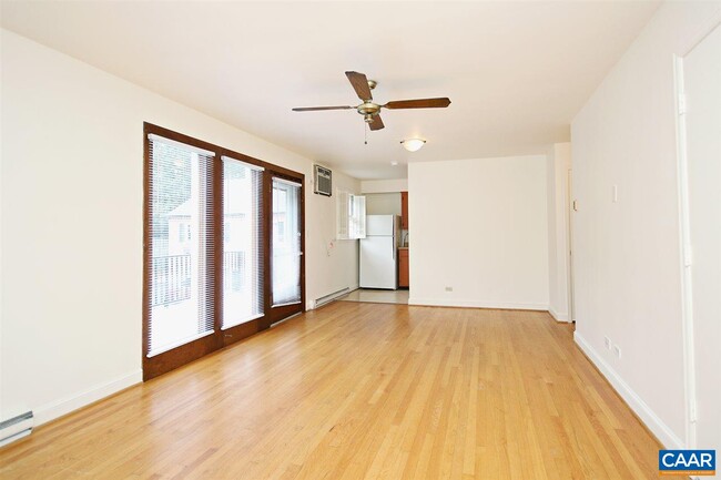 Building Photo - 2114 Ivy Rd
