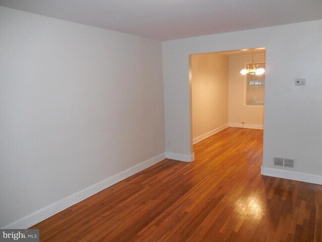 Building Photo - 421 Torner Rd