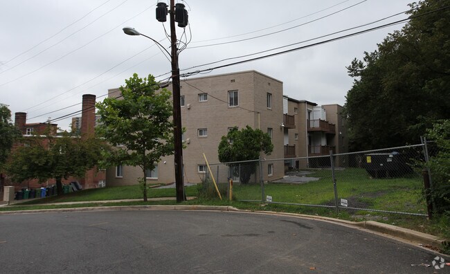 Building Photo - 1958 19th Pl SE
