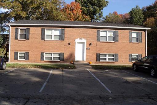 Primary Photo - 2 Bed 1 Bath Apartment with W/D hookups!